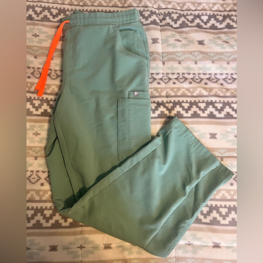 Womens Figs Yola skinny scrub pants size M